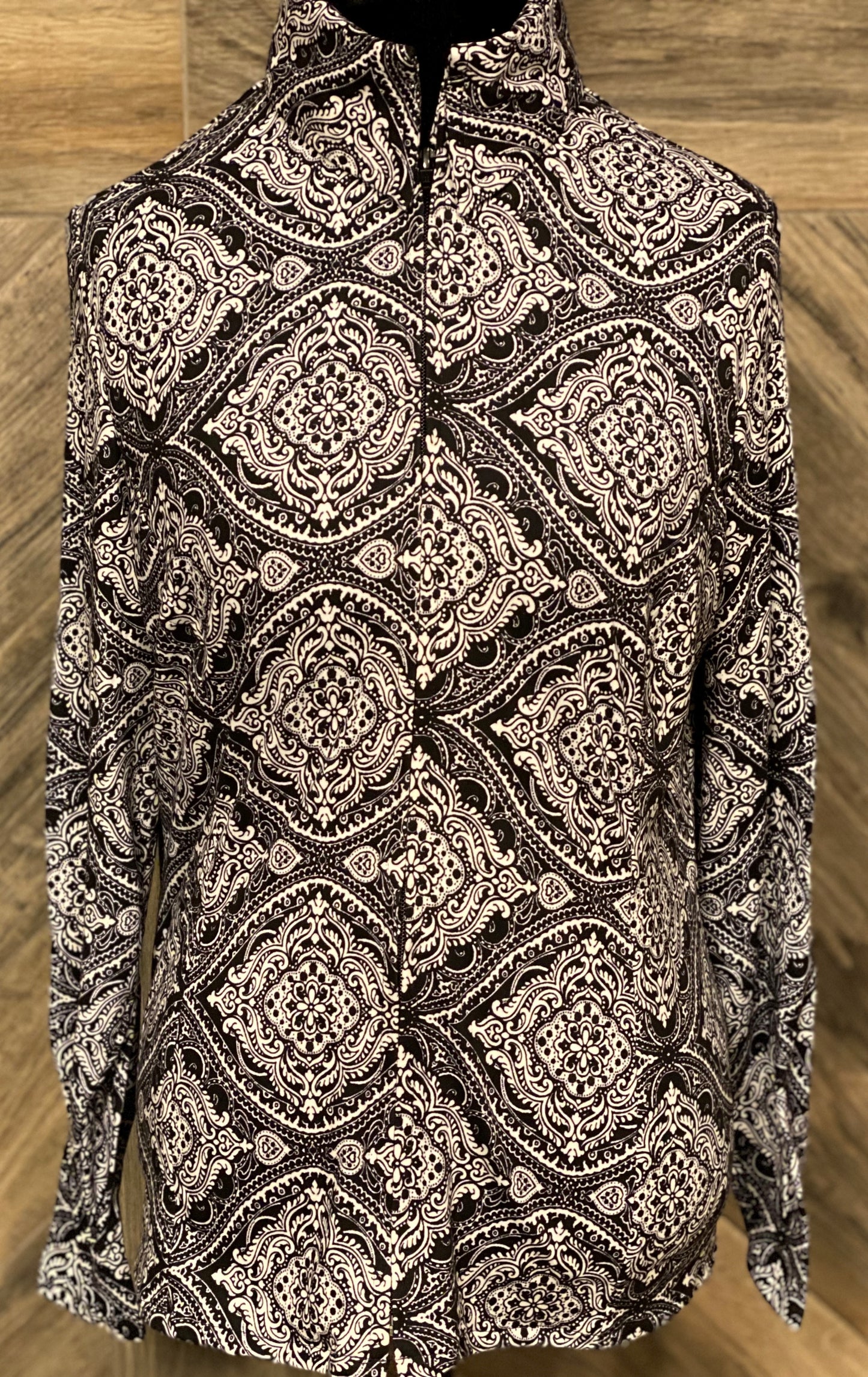 2XL Black and White - Show Stoppin'